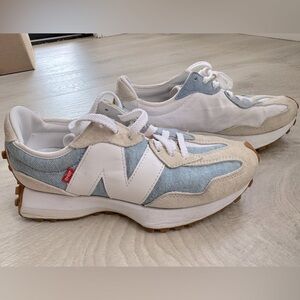 Special edition, Levi’s for Adidas women’s sneakers in a size 8. Good condition.